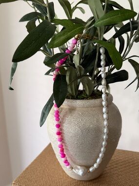 Women's Pink and White Beaded Necklace - Elegant Dual-Tone Strand